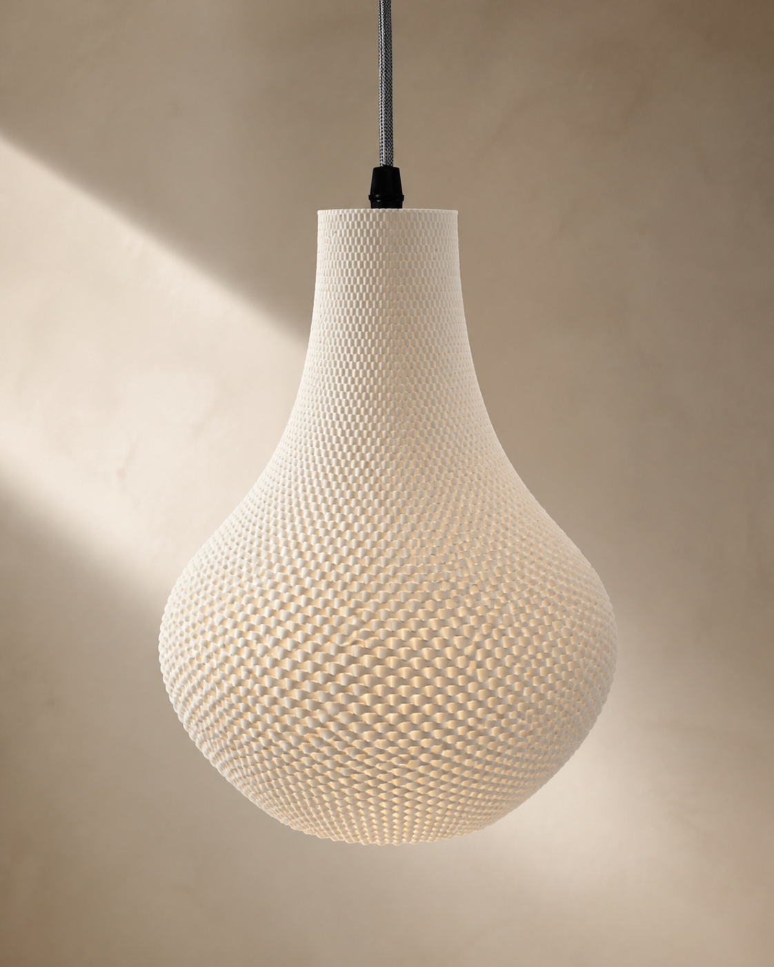 Luminária pendente Gota branca em ambiente interno